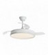 Ventilador de techo silencioso modelo Togo de color blanco con luz LED, ideal para un salón moderno de tonos claros.